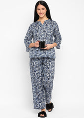 Abstract Ditsy Blue Flower Print V Neck 3/4th Sleeve Women's Night suit - Shopbloom