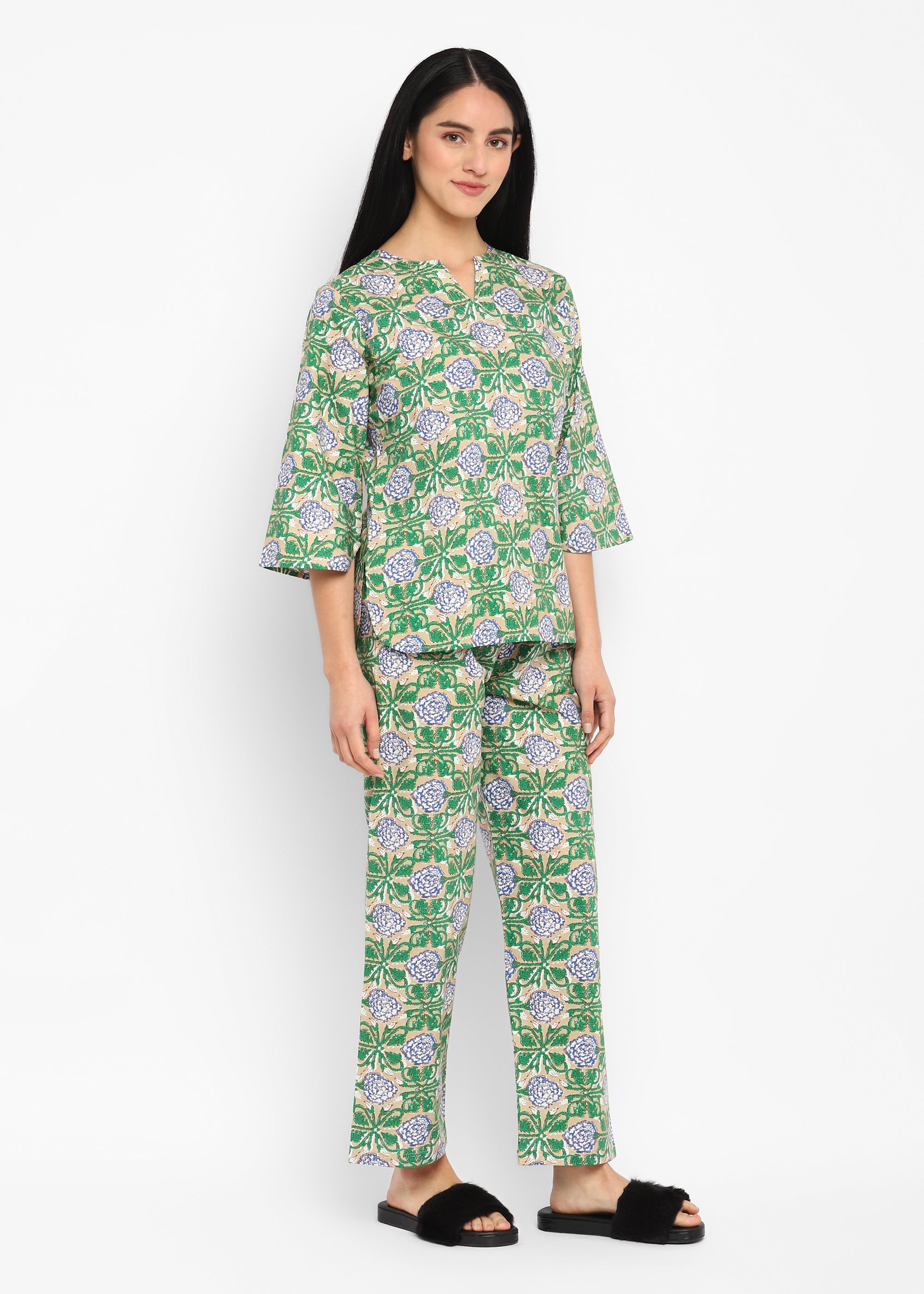 Blue Flower and Green Leaf Print V Neck 3/4th Sleeve Women's Night suit - Shopbloom